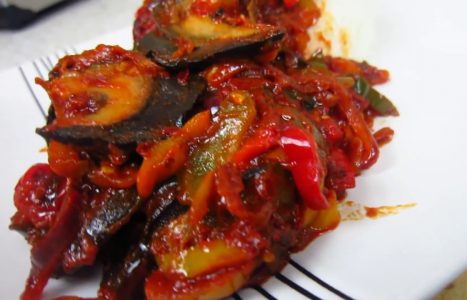 Slakken in pittige saus (Snails in spicy sauce)
