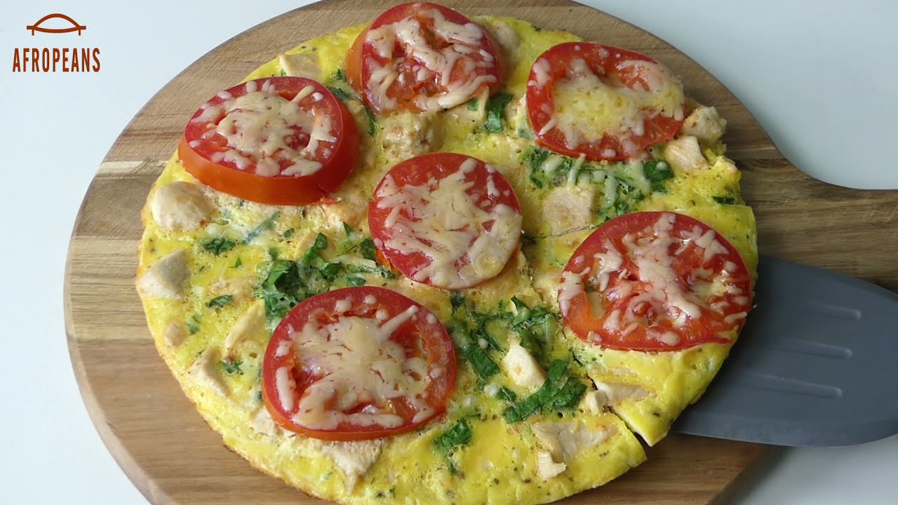 Probeer dit eenvoudig te maken recept met kipfilet met ei en geraspte kaas en tomaat